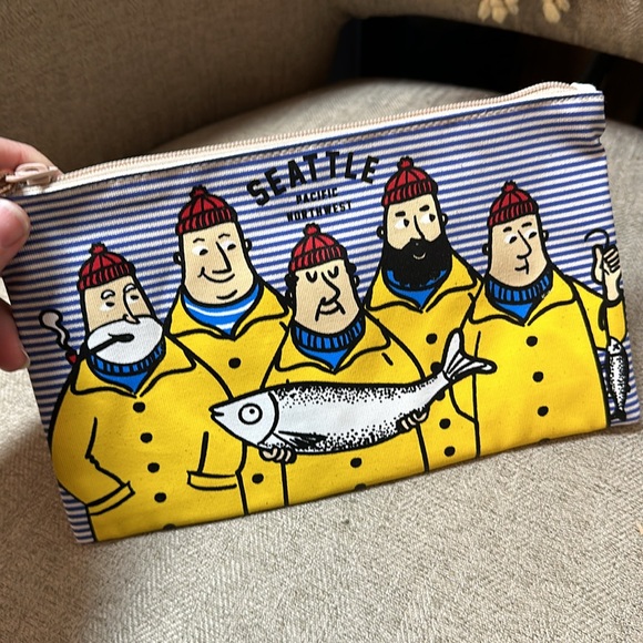 Seattle // PNW travel pouch - Picture 3 of 6
